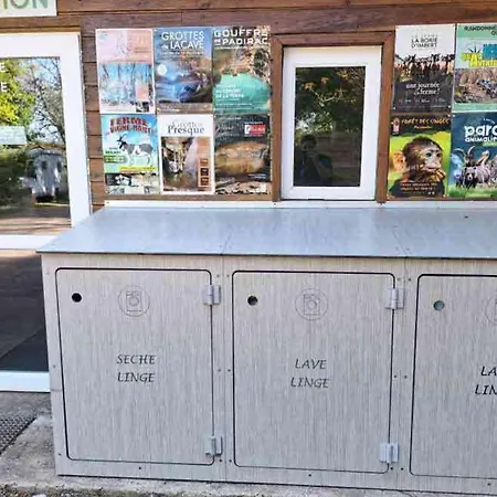 مكان تخييم Mobil-home Avec Terrasse - 6 Pers. - Api-1-52-2900 *