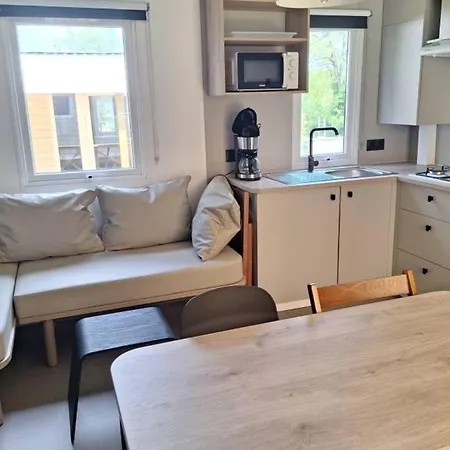 مكان تخييم Mobil-home Avec Terrasse - 6 Pers. - Api-1-52-2900